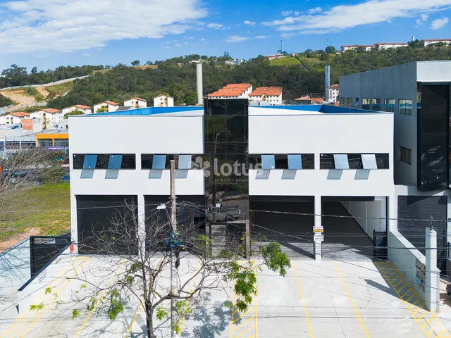 Loja com 200m², para alugar, no bairro Portais (Polvilho) em Cajamar