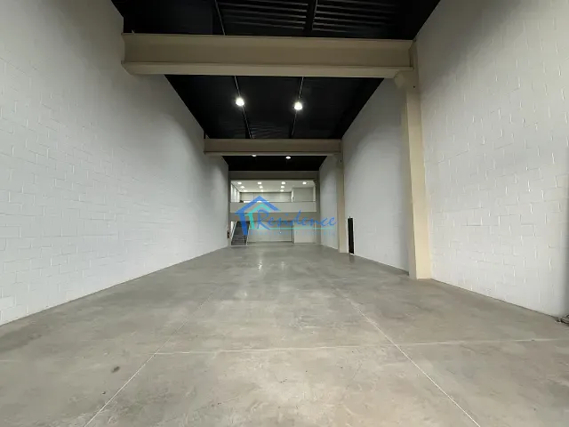 Loja com 500m², para alugar, no bairro Jardim Esplanada em Indaiatuba