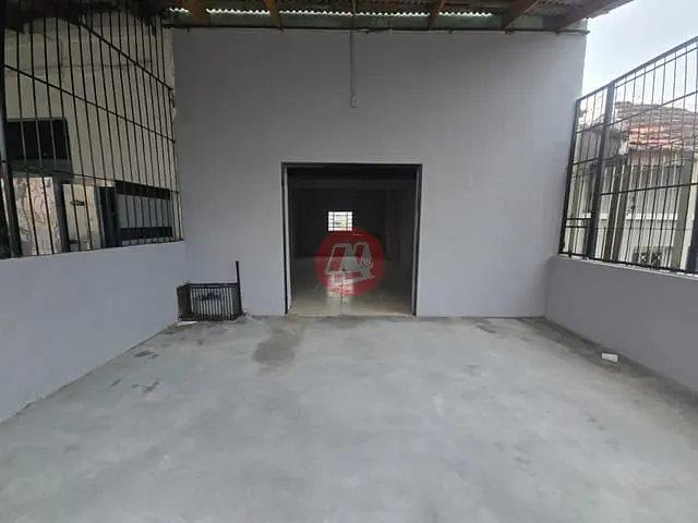 Loja com 76m², para alugar, no bairro Santo Antônio em Porto Alegre