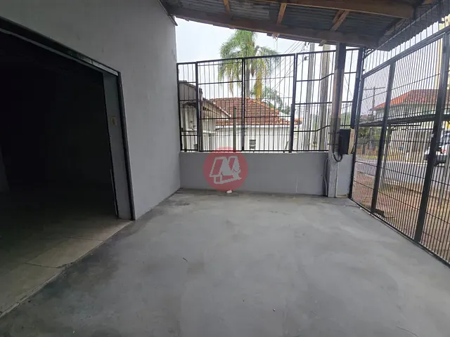 Loja com 76m², para alugar, no bairro Santo Antônio em Porto Alegre