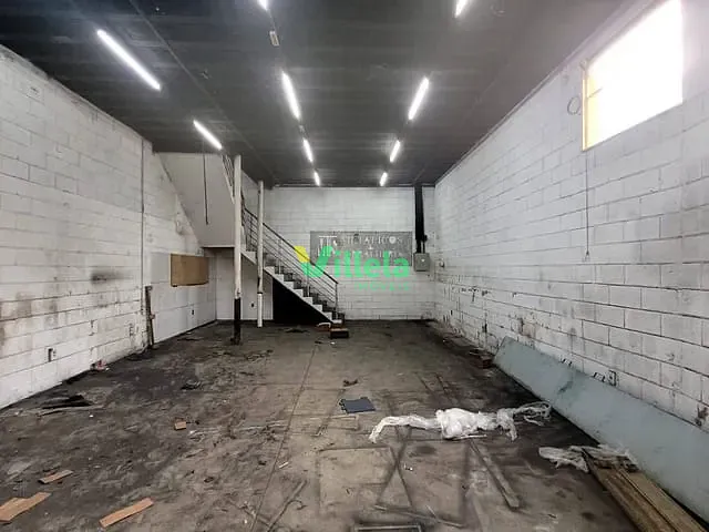 Loja com 125m², à venda, no bairro Jardim Caiubi em Itaquaquecetuba