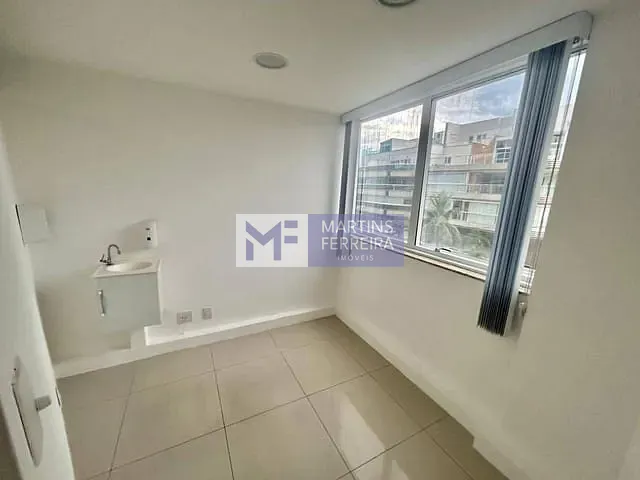 Sala com 28m², para alugar, no bairro Recreio dos Bandeirantes em Rio de Janeiro