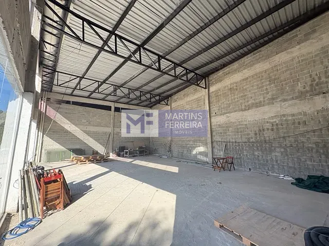 Loja com 180m², para alugar, no bairro Vargem Pequena em Rio de Janeiro