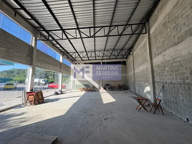 Loja com 180m², para alugar, no bairro Vargem Pequena em Rio de Janeiro