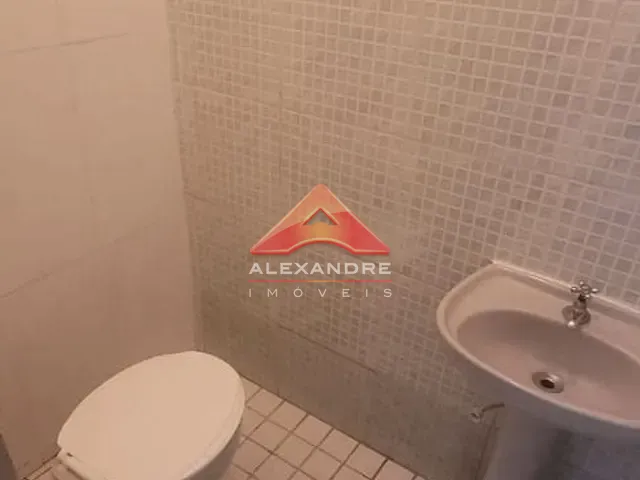 Loja com 250m², para alugar, no bairro Jardim Ismênia em São José dos Campos
