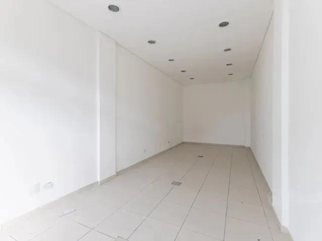Loja para alugar, no bairro Novo Mundo em Curitiba
