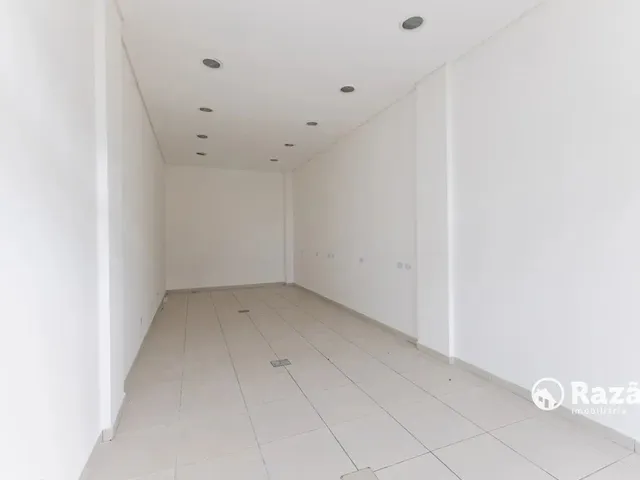 Loja para alugar, no bairro Novo Mundo em Curitiba