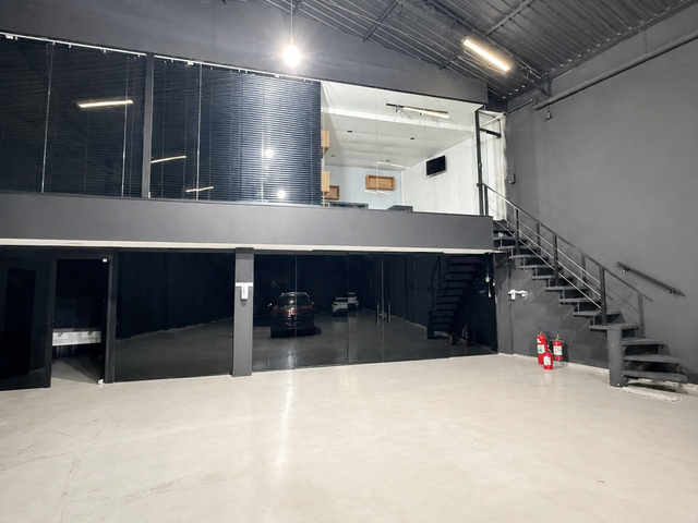 Foto do Loja - Galpão Comercial de 500m² Reformado na Vila Osasco - Osasco/SP | A Bela Vista Imóveis