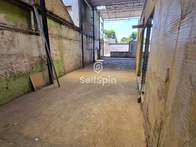 Loja com 345m², para alugar, no bairro Barreto em Niterói