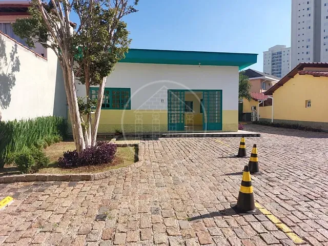 Loja com 175m², para alugar, no bairro Vila Sofia em São Paulo