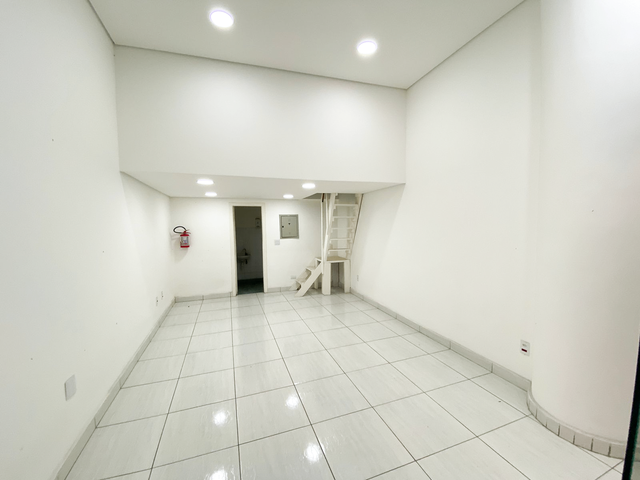 Loja com 24m², para alugar, no bairro República em São Paulo
