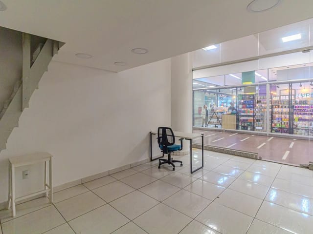 Loja com 24m², para alugar, no bairro República em São Paulo