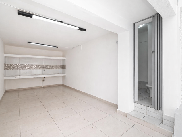 Loja com 35m², para alugar, no bairro Cambuci em São Paulo