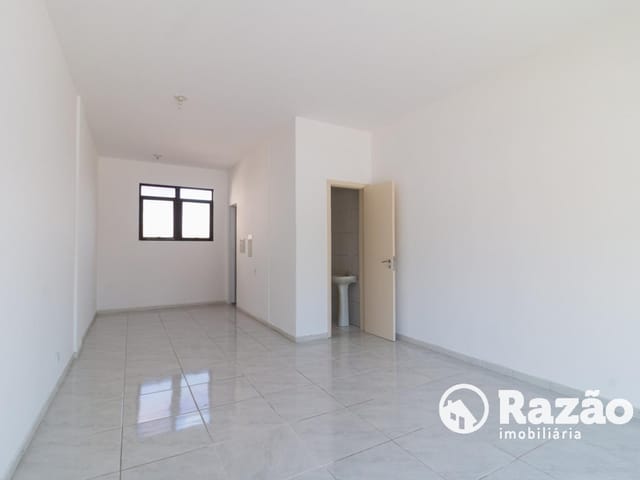 Loja para alugar, no bairro Vista Alegre em Curitiba