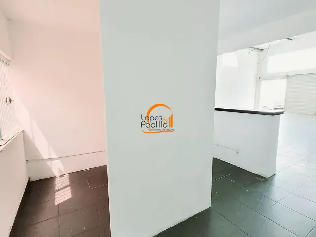 Loja com 300m², à venda ou para alugar, no bairro Alvinópolis em Atibaia