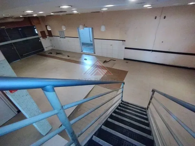 Loja com 700m², para alugar, no bairro Vila Bocaina em Mauá