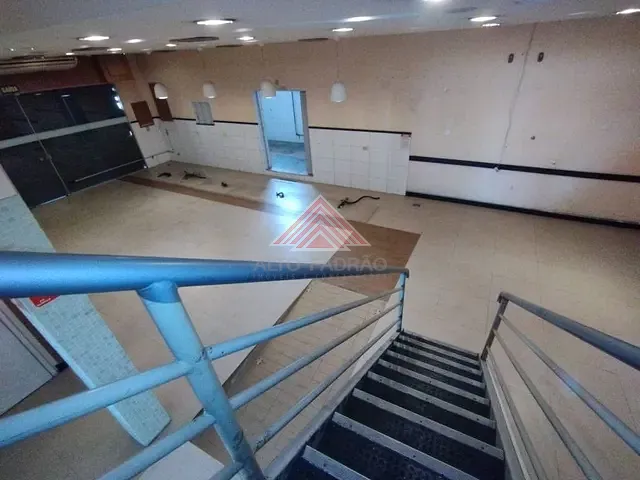 Loja com 700m², para alugar, no bairro Vila Bocaina em Mauá