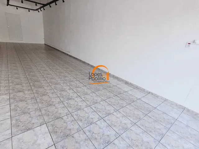 Loja com 121m², para alugar, no bairro Centro em Atibaia