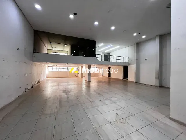 Loja com 347m², para alugar, no bairro Vila Lídia em Campinas