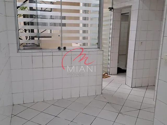 Loja à venda ou para alugar, no bairro Alto da Lapa em São Paulo