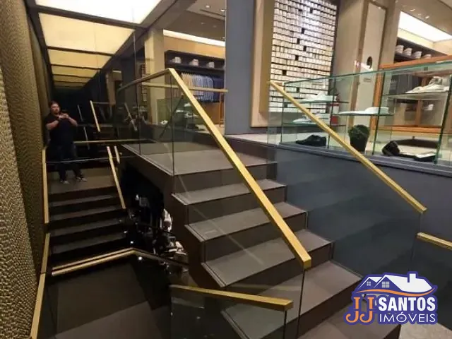 Loja com 300m², à venda, no bairro Brás em São Paulo