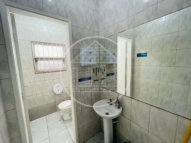 Loja com 252m², para alugar, no bairro Parque Maria Helena em São Paulo