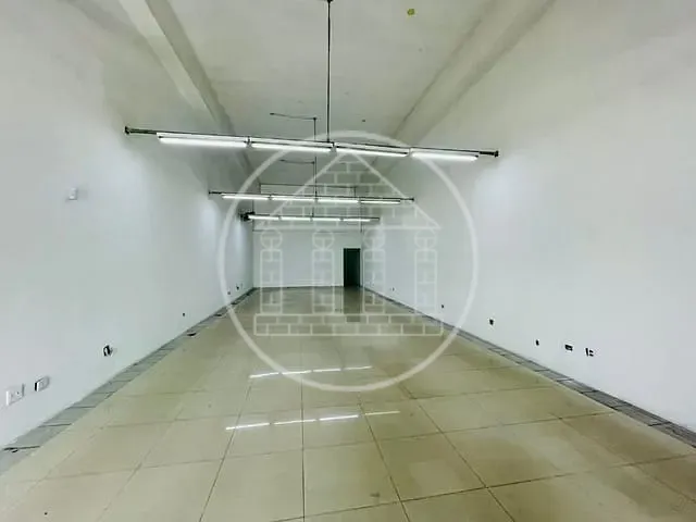 Loja com 252m², para alugar, no bairro Parque Maria Helena em São Paulo