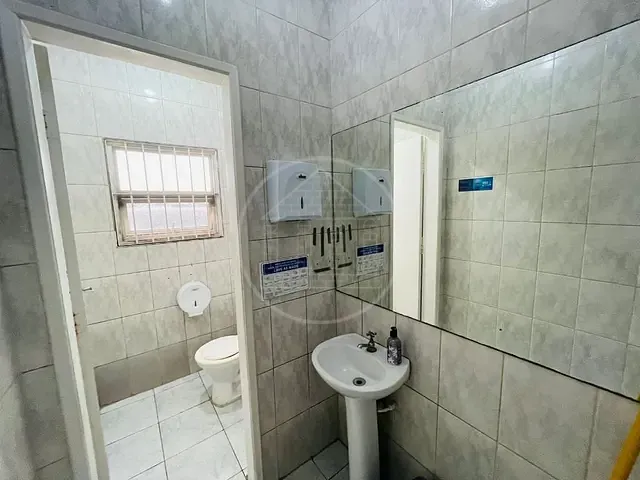 Loja com 252m², para alugar, no bairro Parque Maria Helena em São Paulo
