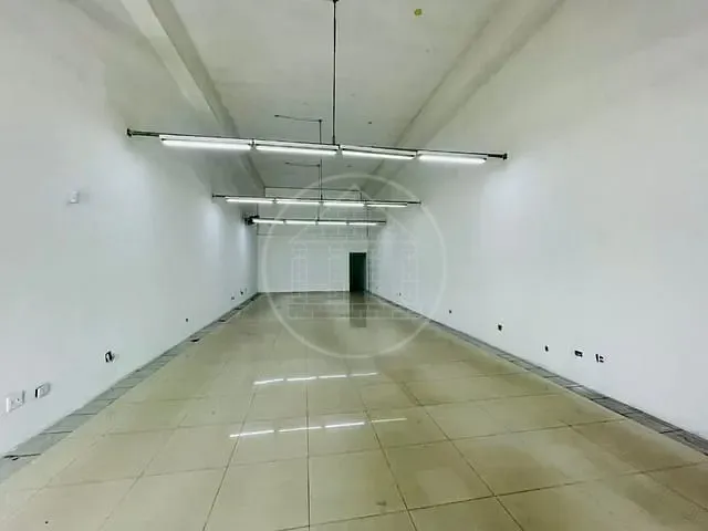 Loja com 252m², para alugar, no bairro Parque Maria Helena em São Paulo
