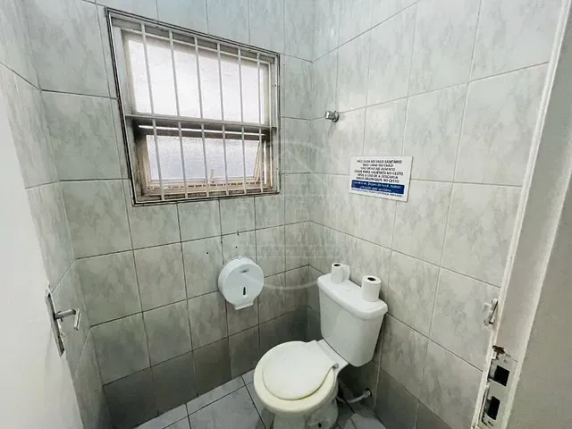 Loja com 252m², para alugar, no bairro Parque Maria Helena em São Paulo
