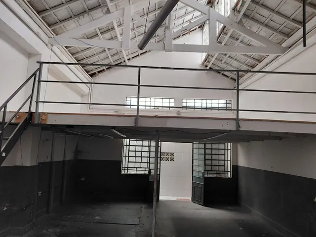 Loja com 360m², para alugar, no bairro Cambuci em São Paulo