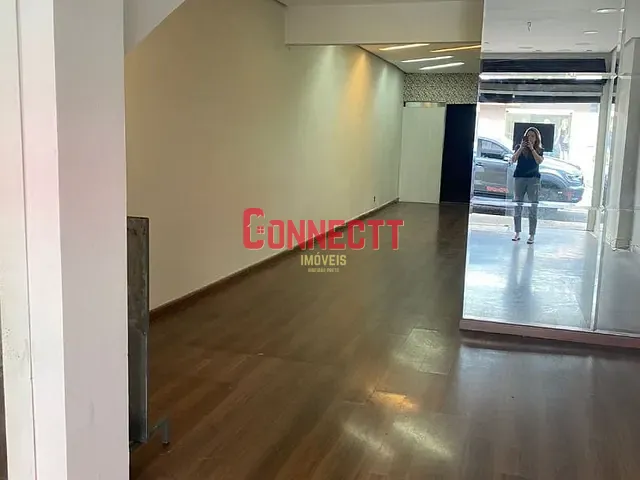 Loja com 210m², para alugar, no bairro Centro em Ribeirão Preto