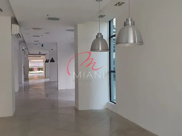 Loja com 418m², à venda ou para alugar, no bairro Vila Olímpia em São Paulo