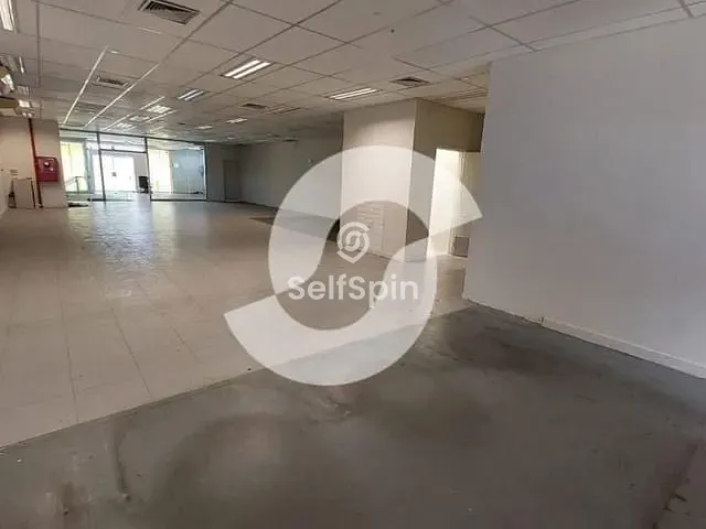 Loja com 915m², para alugar, no bairro Fonseca em Niterói