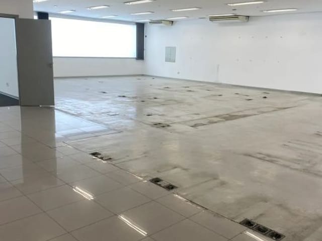 Loja à venda ou para alugar, no bairro Vila Regente Feijó em São Paulo