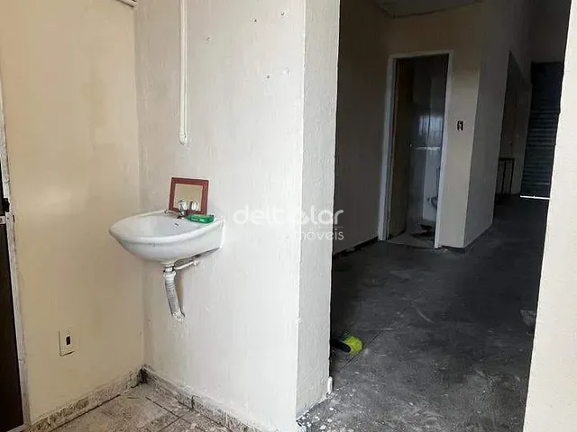 Loja com 130m², para alugar, no bairro Santa Mônica em Belo Horizonte