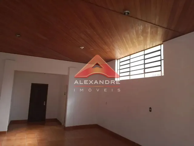 Loja com 300m², para alugar, no bairro Vila Tatetuba em São José Dos Campos