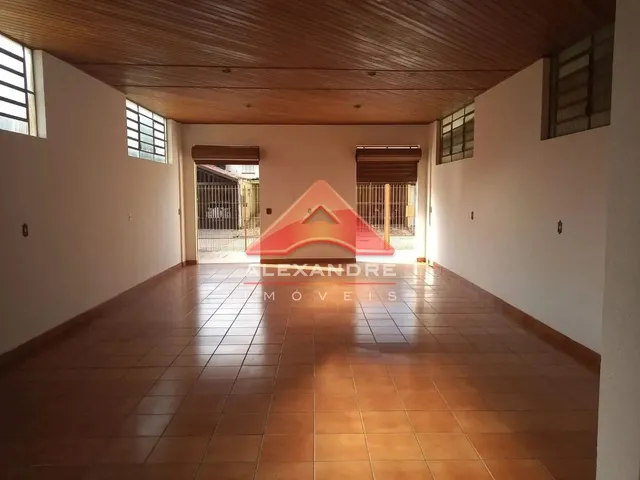 Loja com 300m², para alugar, no bairro Vila Tatetuba em São José Dos Campos