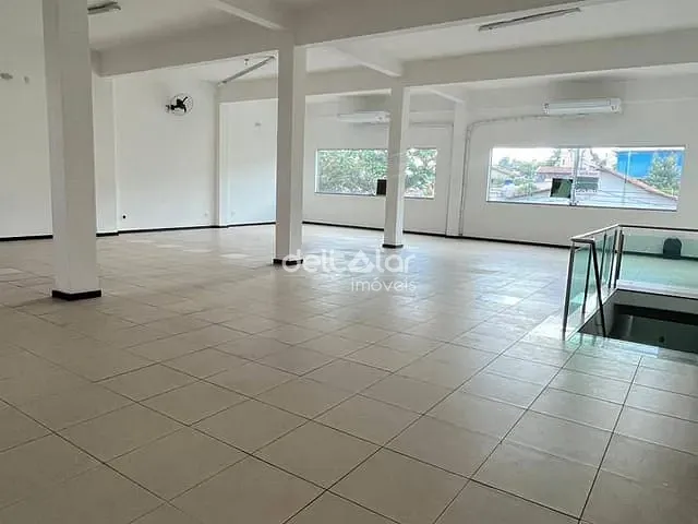 Loja com 220m², para alugar, no bairro Parque São Pedro (Venda Nova) em Belo Horizonte