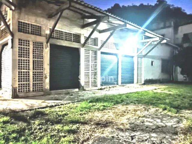 Loja com 556m², para alugar, no bairro ITAIPU em Niterói