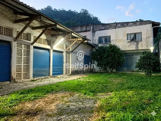 Loja com 556m², para alugar, no bairro ITAIPU em Niterói