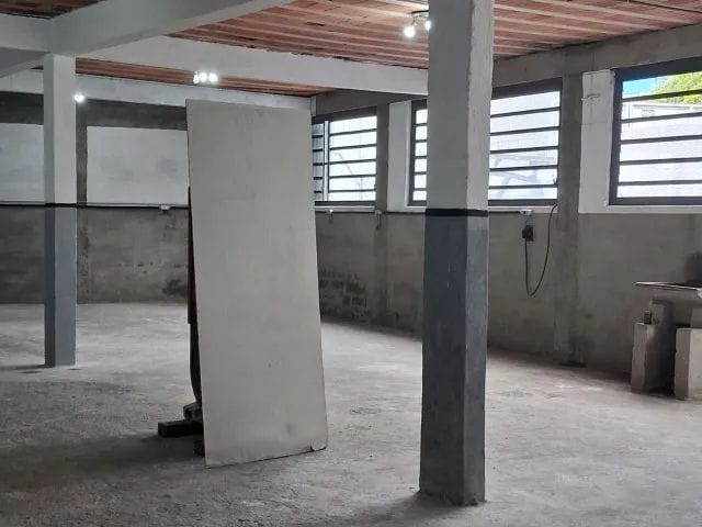 Loja com 160m², para alugar, no bairro Jardim Portao Vermelho em Vargem Grande Paulista