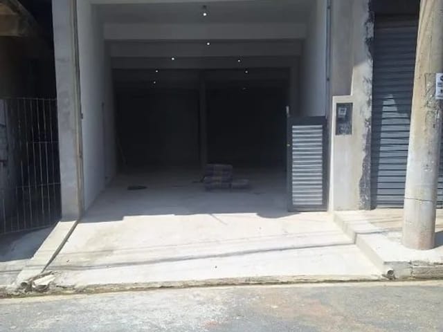 Loja com 240m², para alugar, no bairro Jardim Belval em Barueri