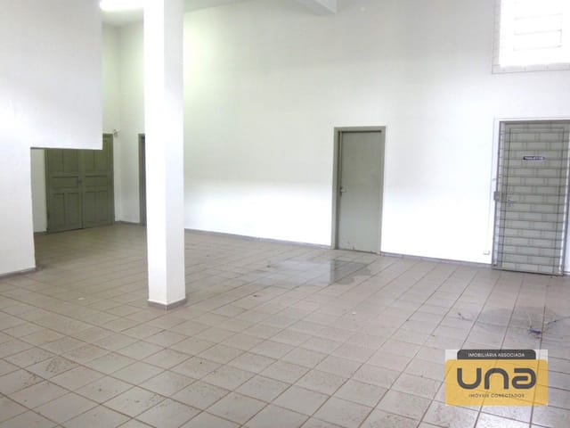 Loja para alugar, no bairro REBOUÇAS em Curitiba