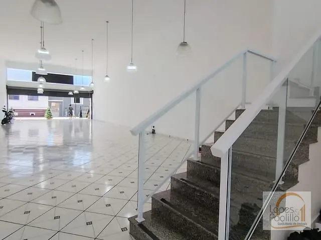 Loja com 467m², para alugar, no bairro Centro em Atibaia