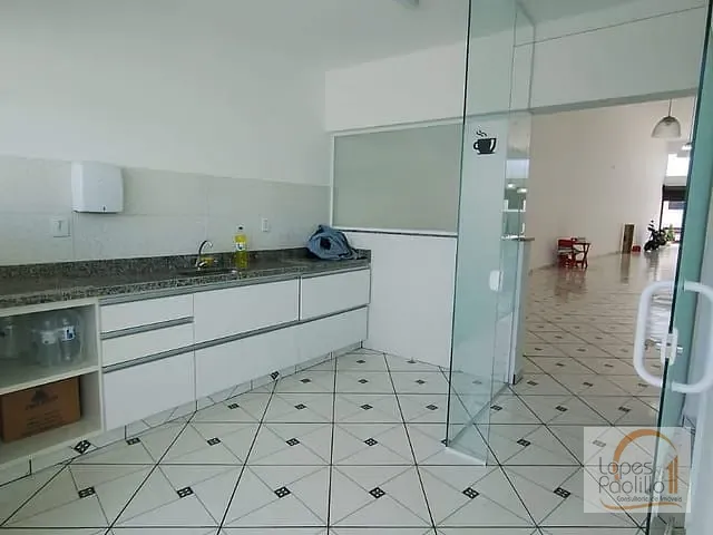 Loja com 467m², para alugar, no bairro Centro em Atibaia