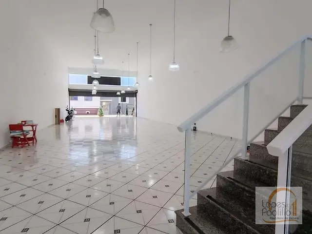 Loja com 467m², para alugar, no bairro Centro em Atibaia