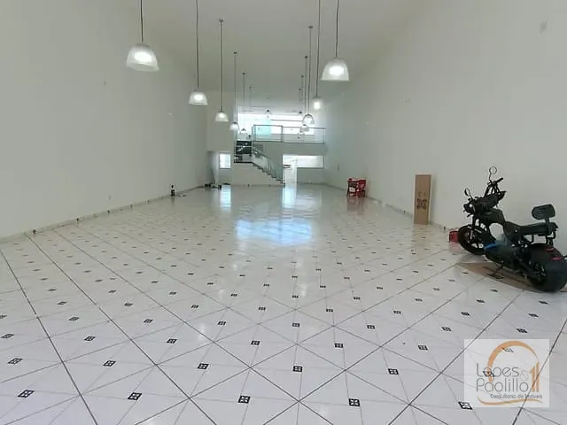 Loja com 467m², para alugar, no bairro Centro em Atibaia