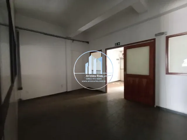 Loja com 300m², para alugar, no bairro Aristeu Costa Rios em Pouso Alegre