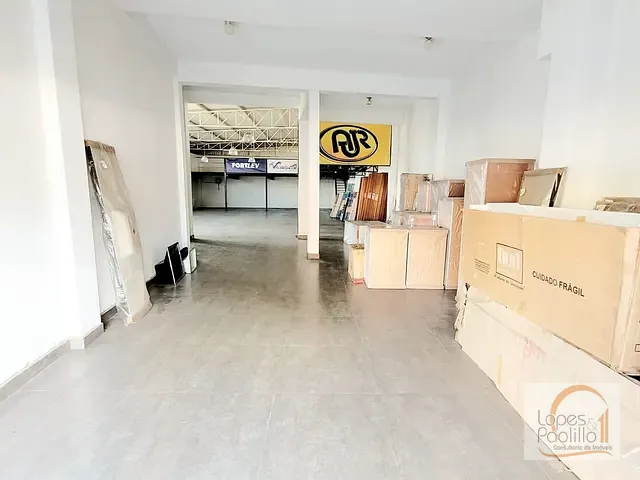 Loja com 320m², para alugar, no bairro Jardim das Cerejeiras em Atibaia